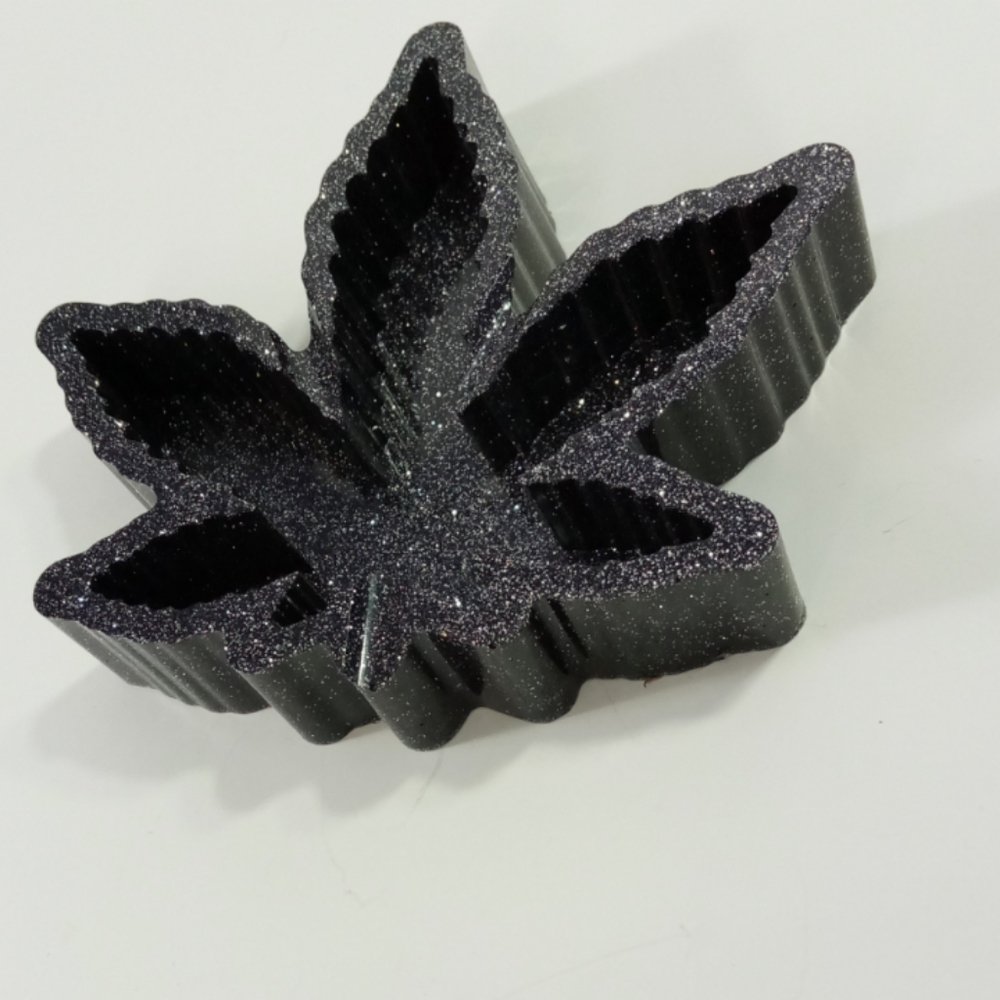 "oz" WD ash tray
